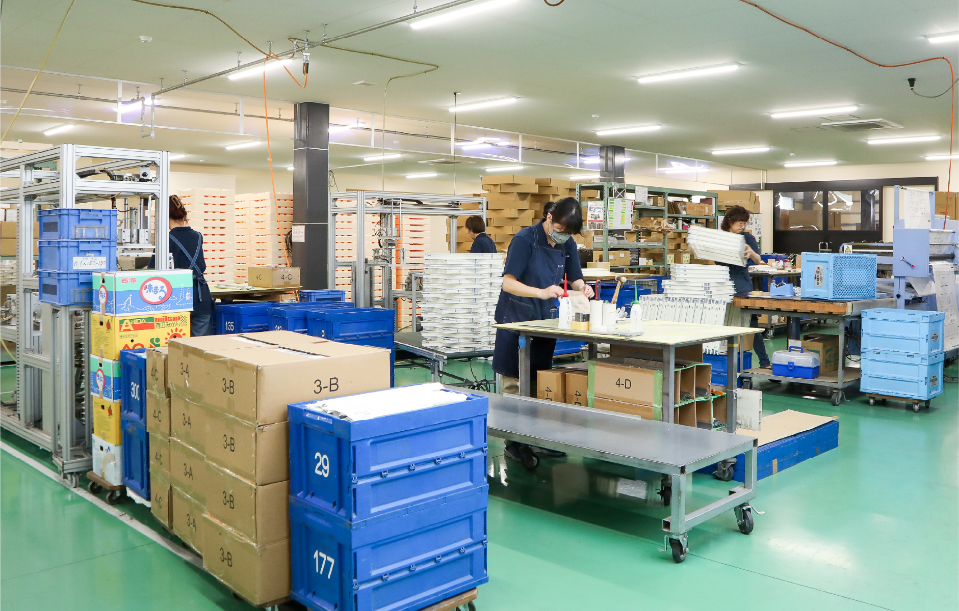 試作や小ロットからの生産にも対応し、
初期投資を抑えたモノづくりを
しっかりとサポートします。